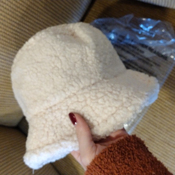 Cream Sherpa bucket hat - Picture 3 of 3